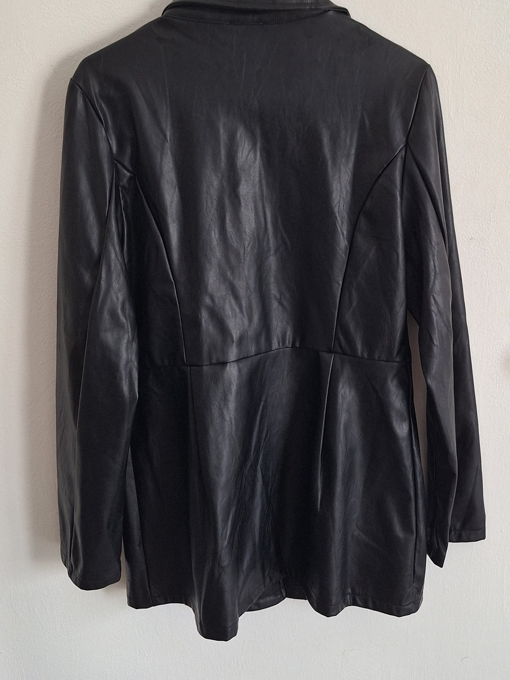 PrettyLittleThing Black Faux Leather Blazer - Picture 3 of 7